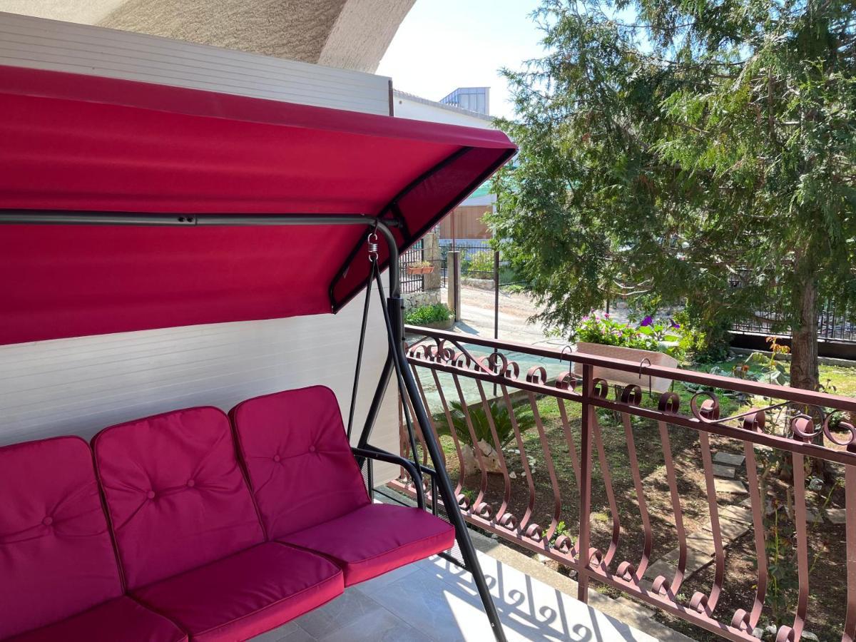 Apartments Villa Mirella 20 M From The Sea - Free Parking Trogir Extérieur photo