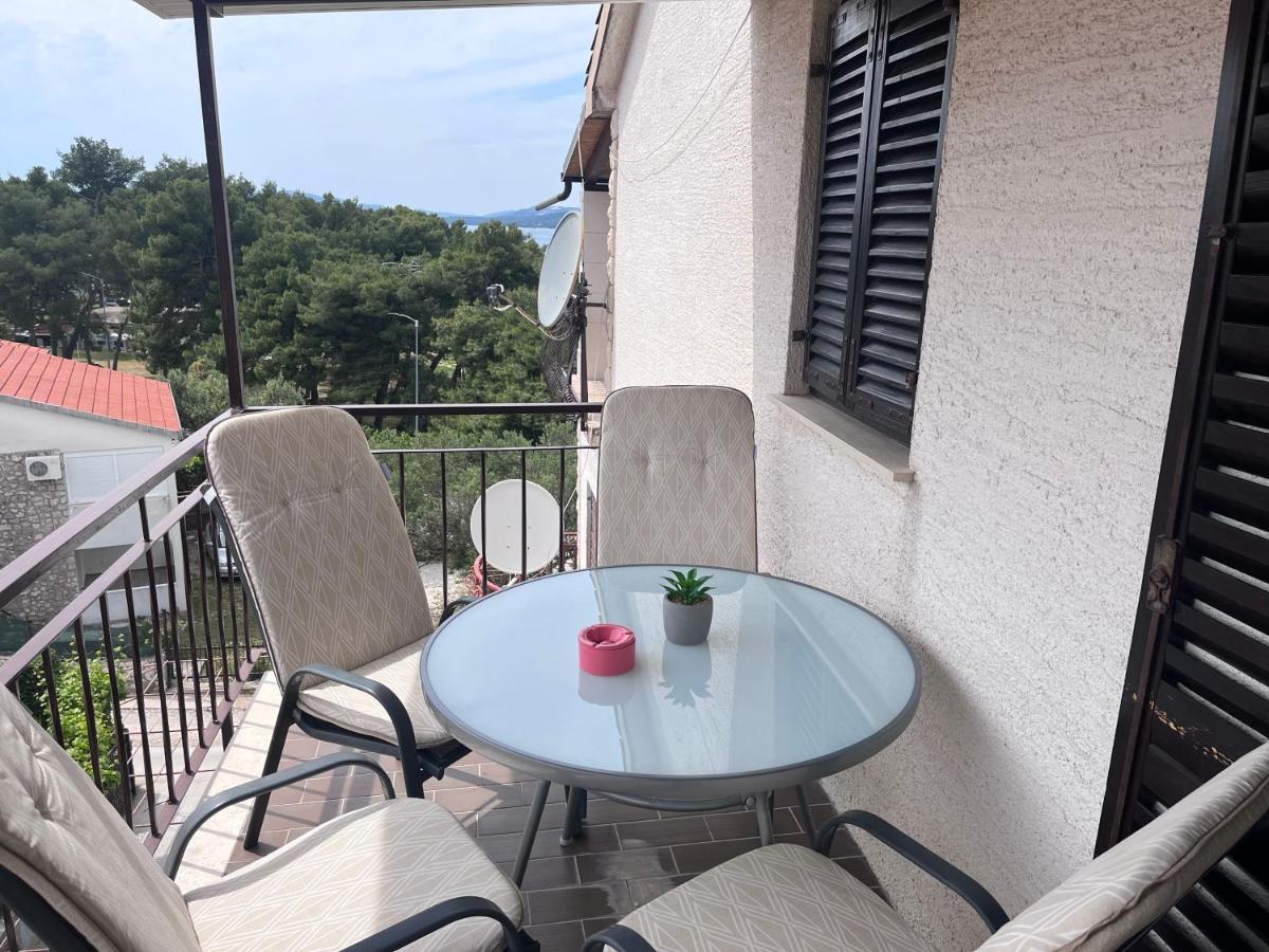 Apartments Villa Mirella 20 M From The Sea - Free Parking Trogir Extérieur photo