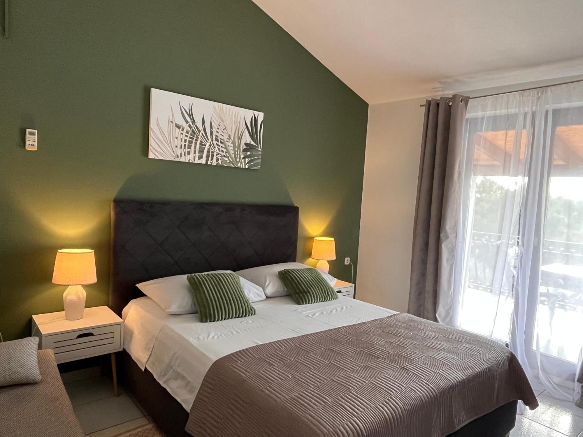 Apartments Villa Mirella 20 M From The Sea - Free Parking Trogir Extérieur photo